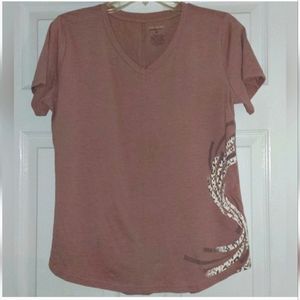 NWOT Tek Gear Light Pink Tee with swirl design on side size medium